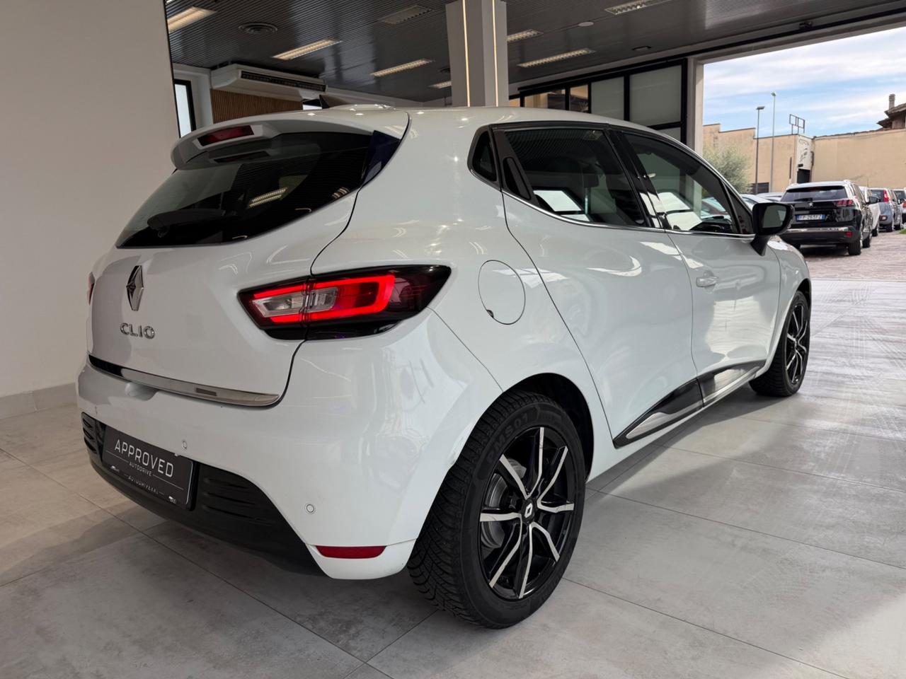 Renault Clio TCe 12V 90 CV 5 porte Moschino Intens