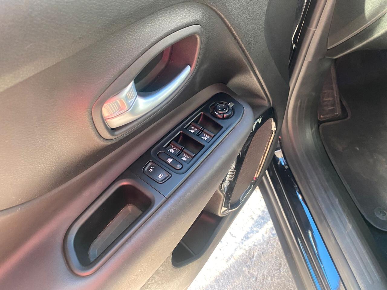 Jeep Renegade 1.3 T4 DDCT 150cv allestimento S total black