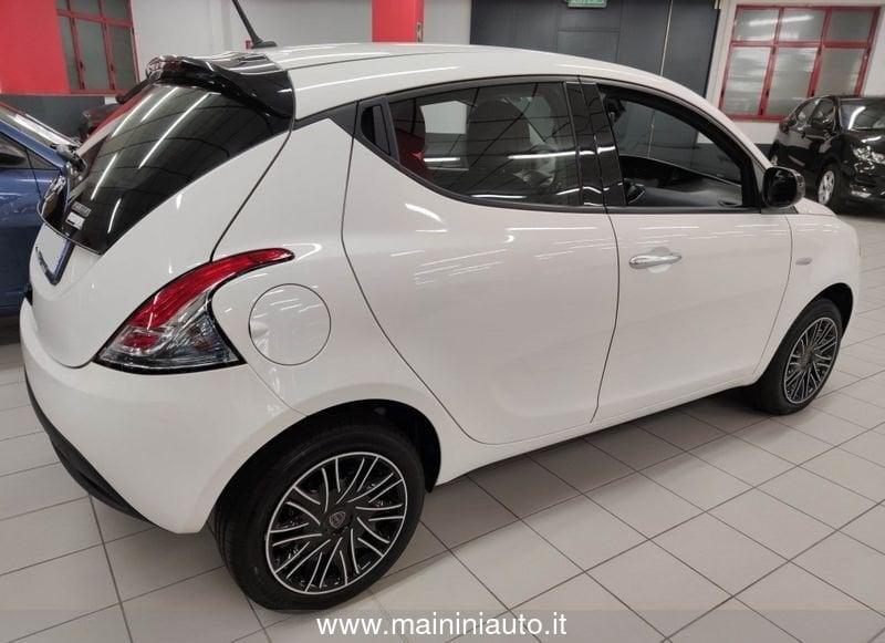 Lancia Ypsilon 1.0 Hybrid 70cv 5P Platino + Car Play m