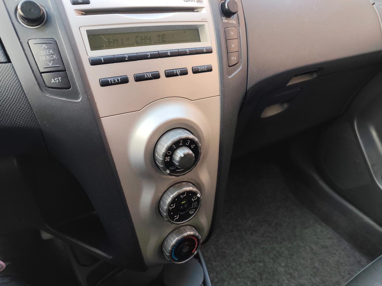 Toyota Yaris 1.3 benz 5 porte frizione nuova