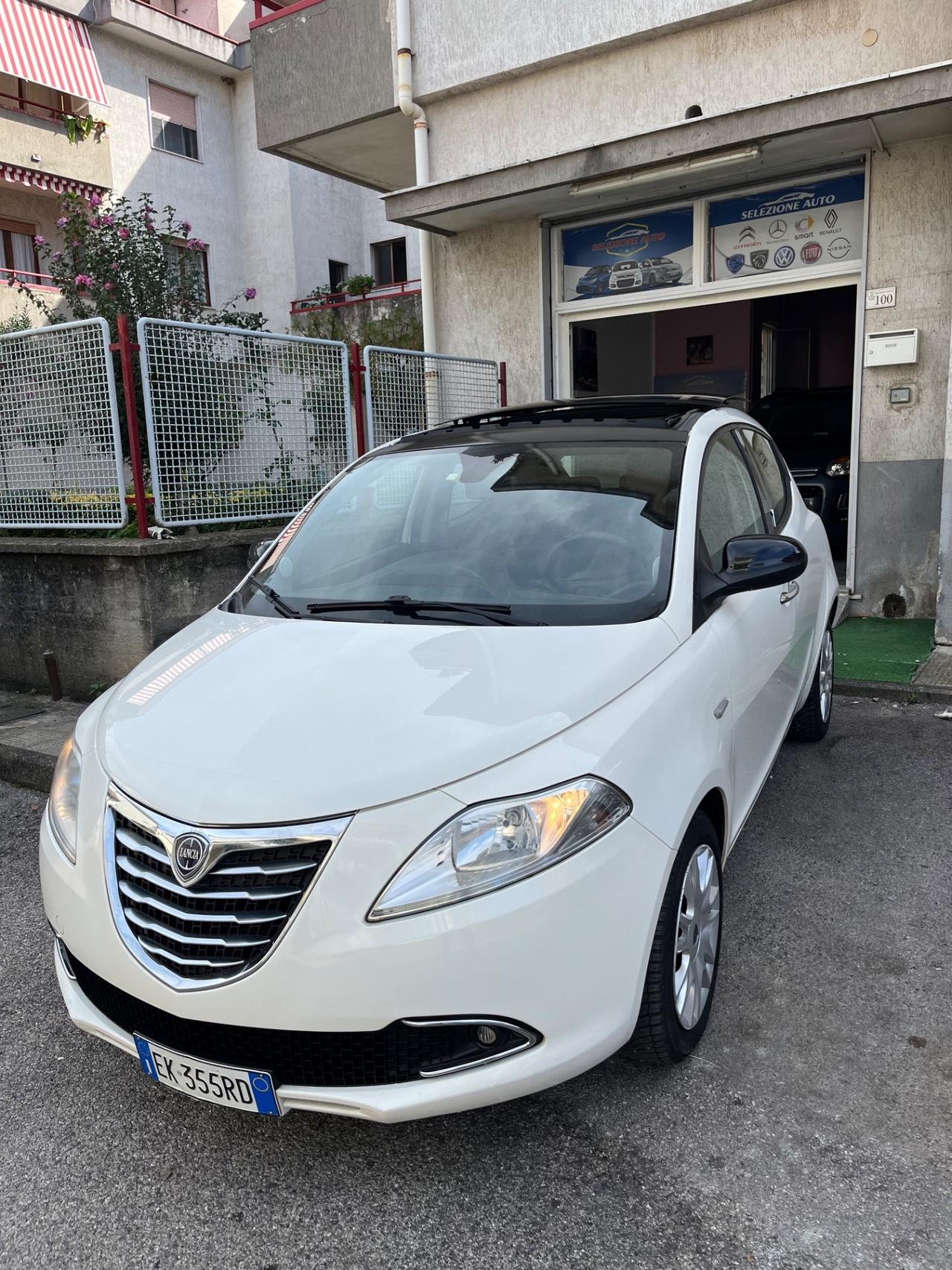 LANCIA YPSILON 5P CON TETTO PANORAMICO APRIBILE