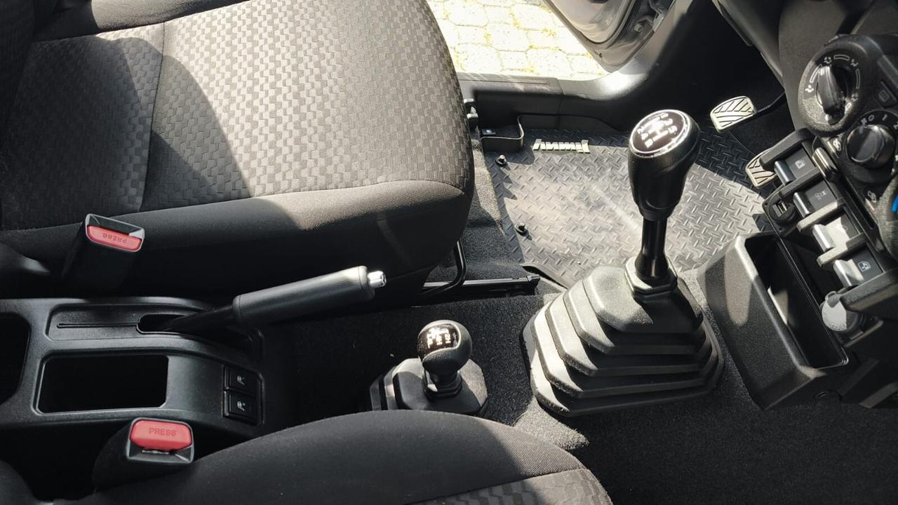SUZUKI JIMNY 1.5 BENZINA 102CV 4X4 4WD AUTOVETTURA 4 POSTI