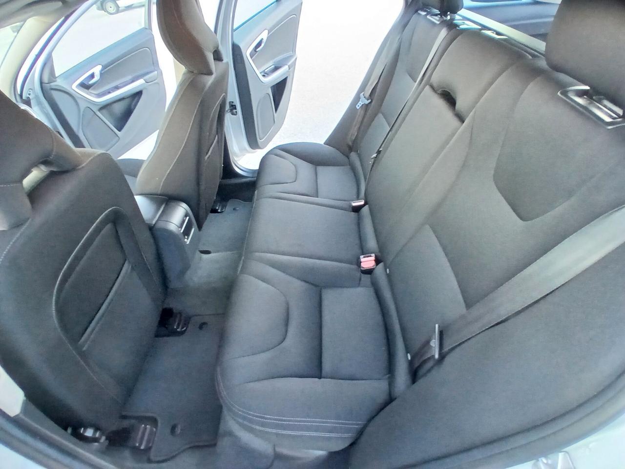 Volvo V60 1.6 D2 115CV SW AUTO 2015