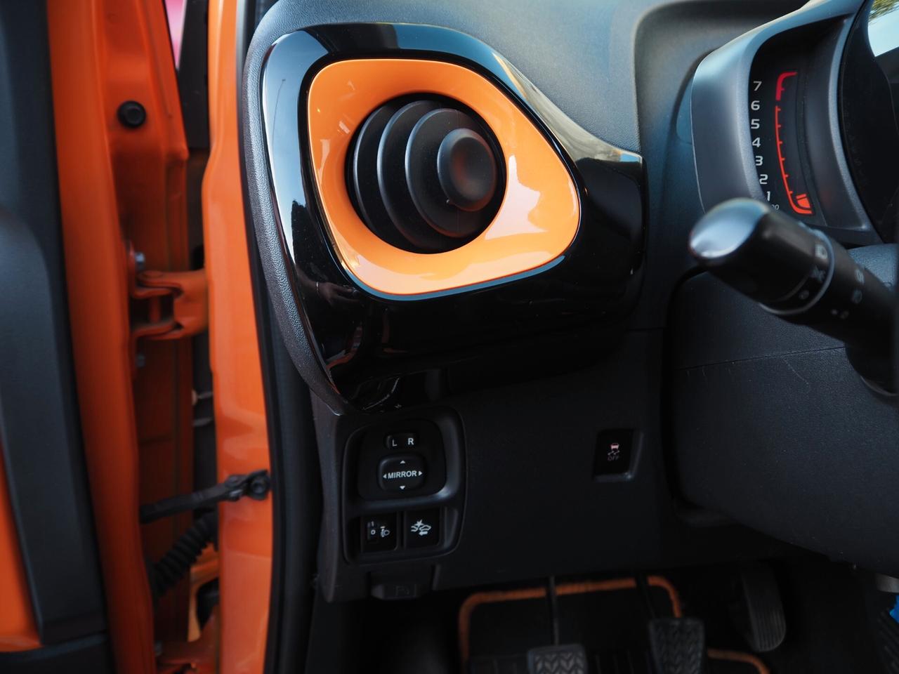 Toyota Aygo Connect orange 1.0 VVT-i 72 CV 5 porte x-wave
