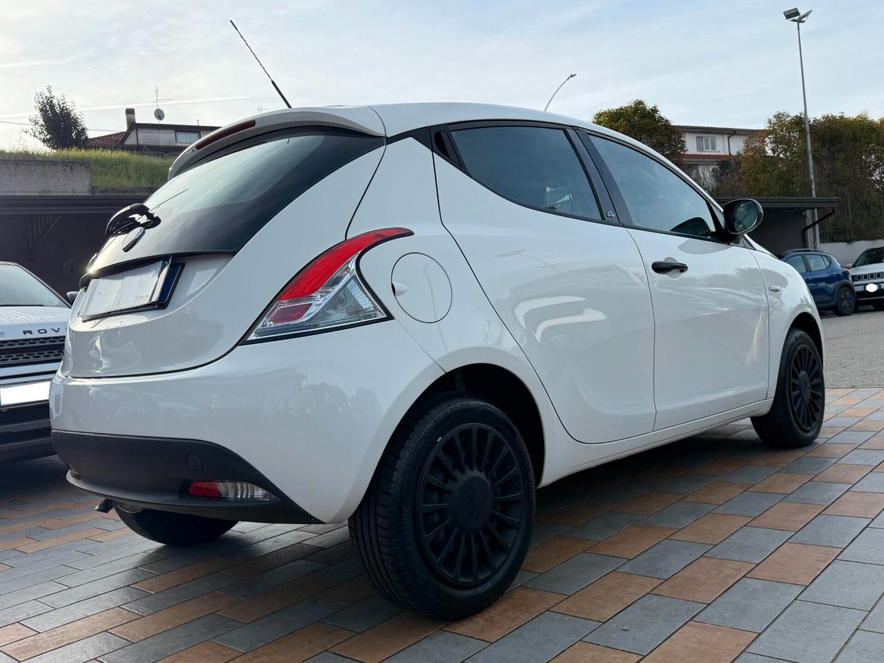 Lancia Ypsilon 1.2 69 cv. ELEFANTINO BLU