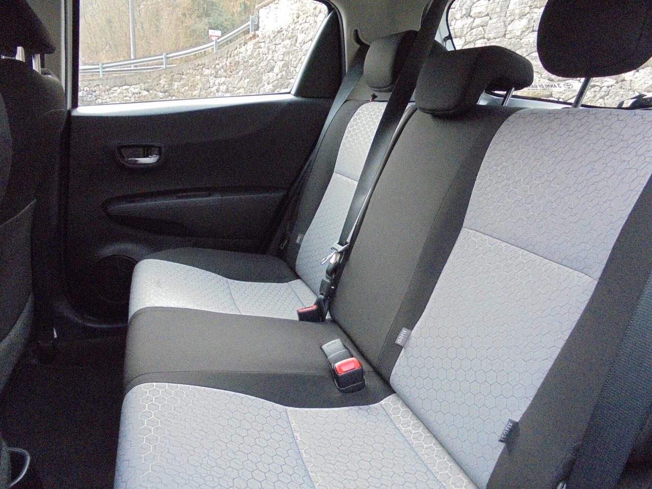 TOYOTA YARIS 1.0 VVT-i 5P LOUNGE – UNIPROPRIETARIO-