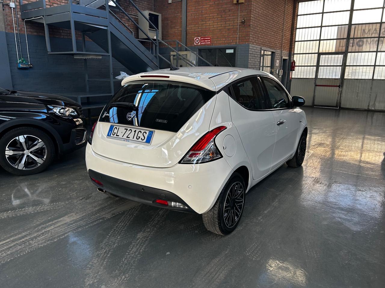 Lancia Ypsilon 1.0 FireFly 5 porte S&S Hybrid Ecochic Gold