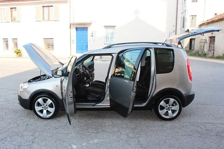 Skoda Roomster 1.2 TSI 86CV Scout CROSSOVER ASSETTO RIALZATO CLIMA AUTOMATICO SENSORI PARK
