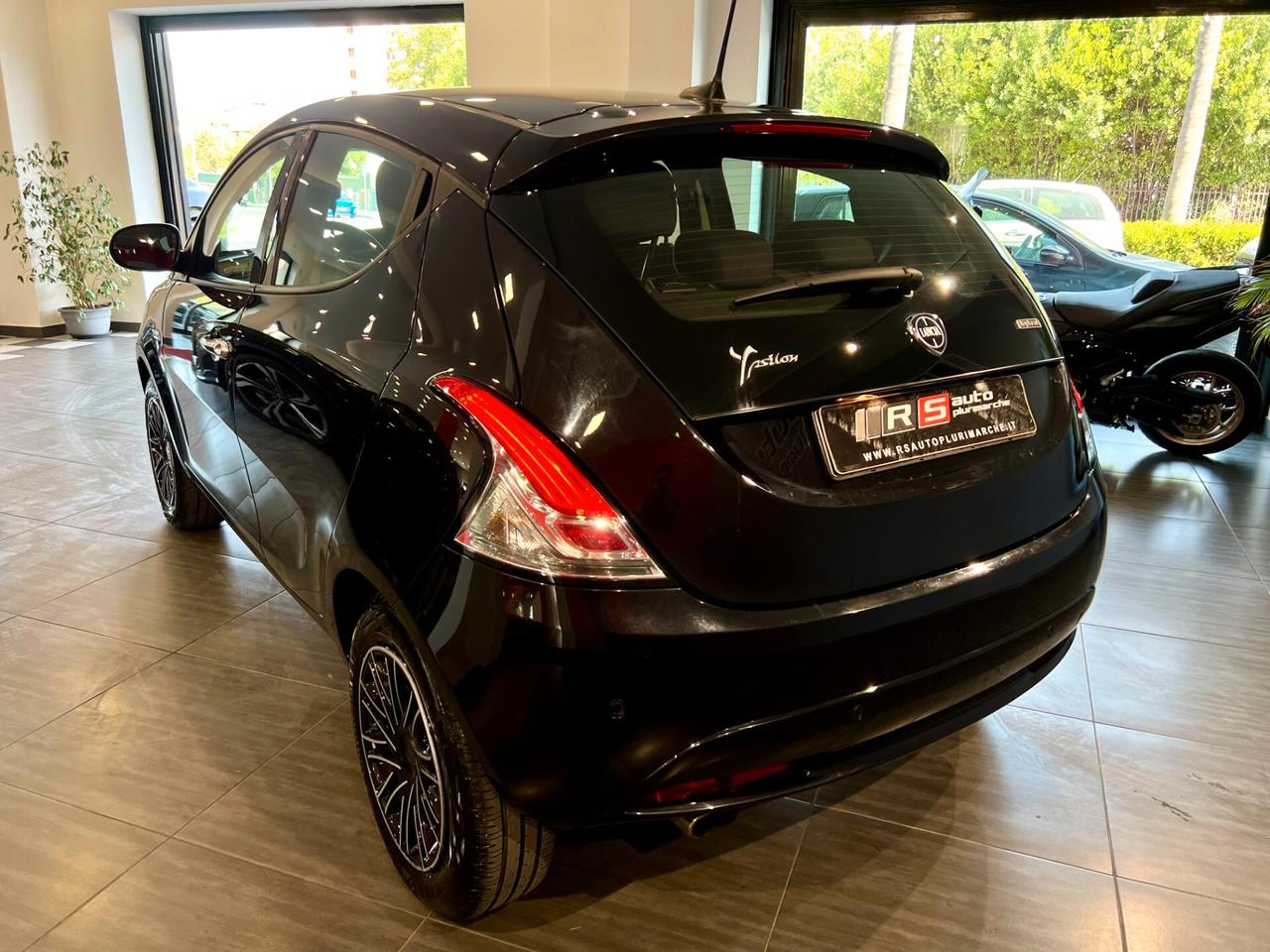 Lancia Ypsilon 1.0 FireFly 5 porte S&S Hybrid Gold