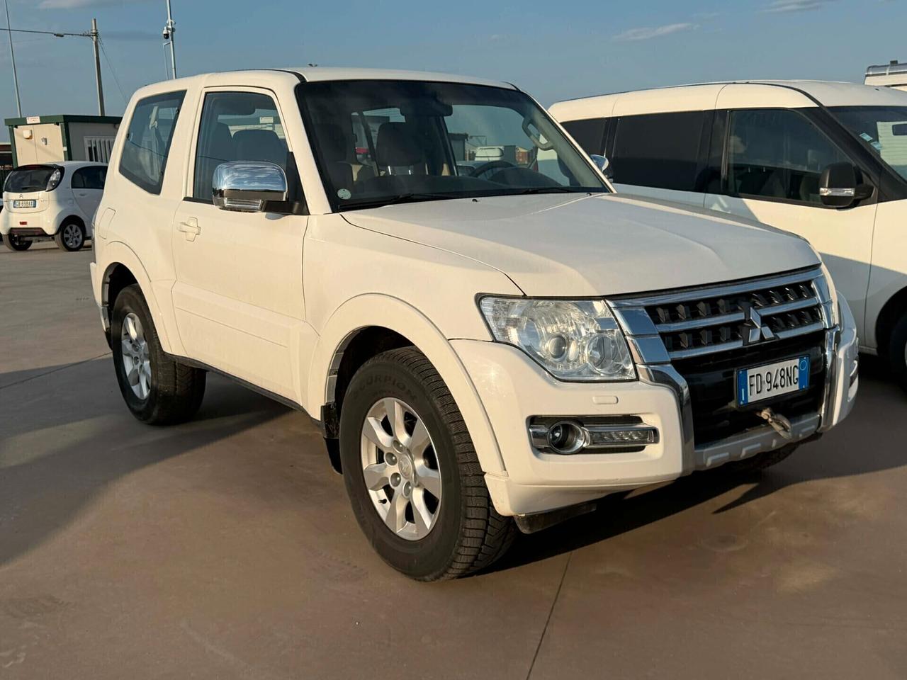 Mitsubishi Pajero 3.2 DI-D 16V aut. 3p. Intense DPF IVA ESPOSTA