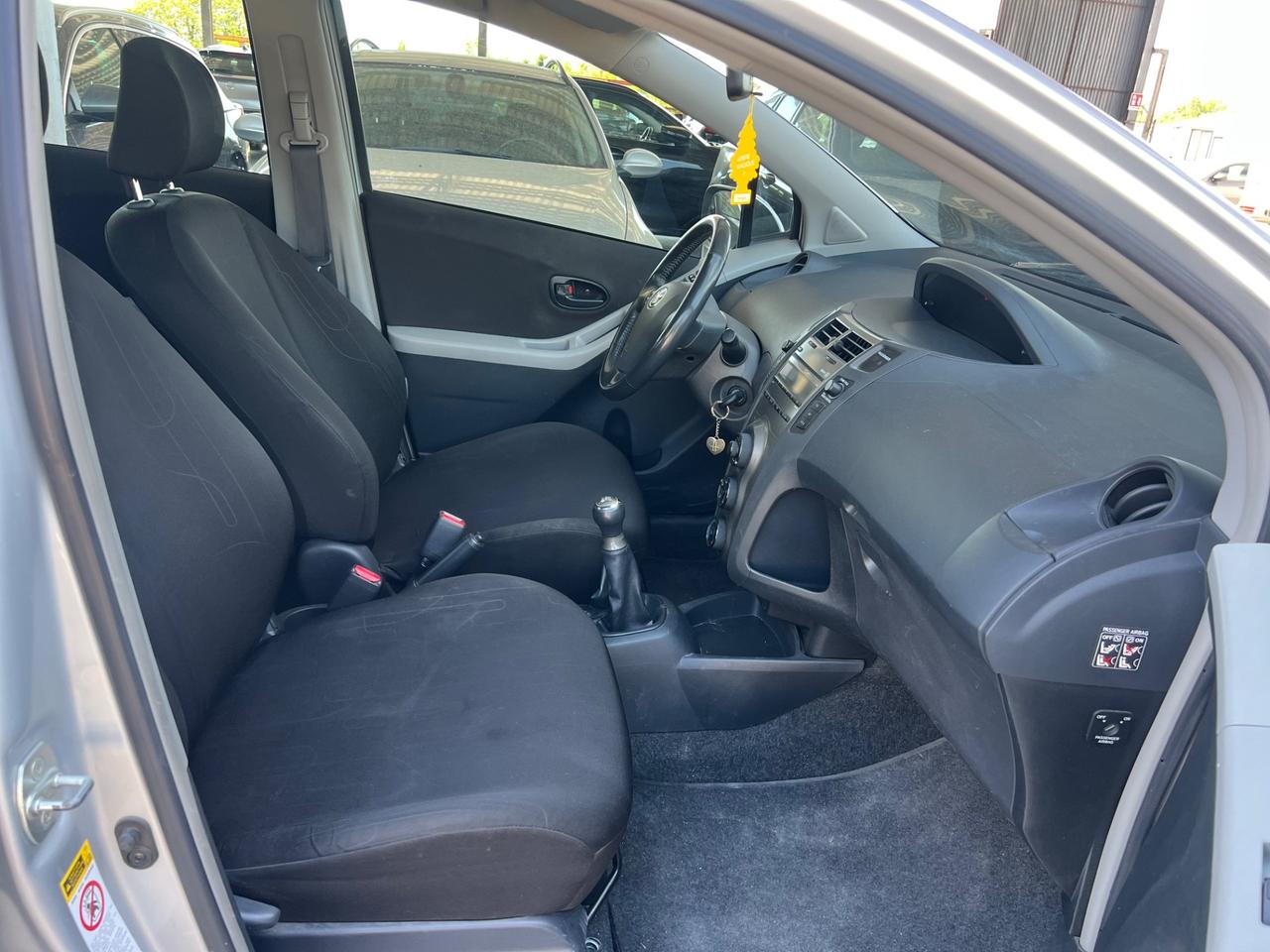 Toyota Yaris 1.0 5 porte Luxury pack FINANZIABILE