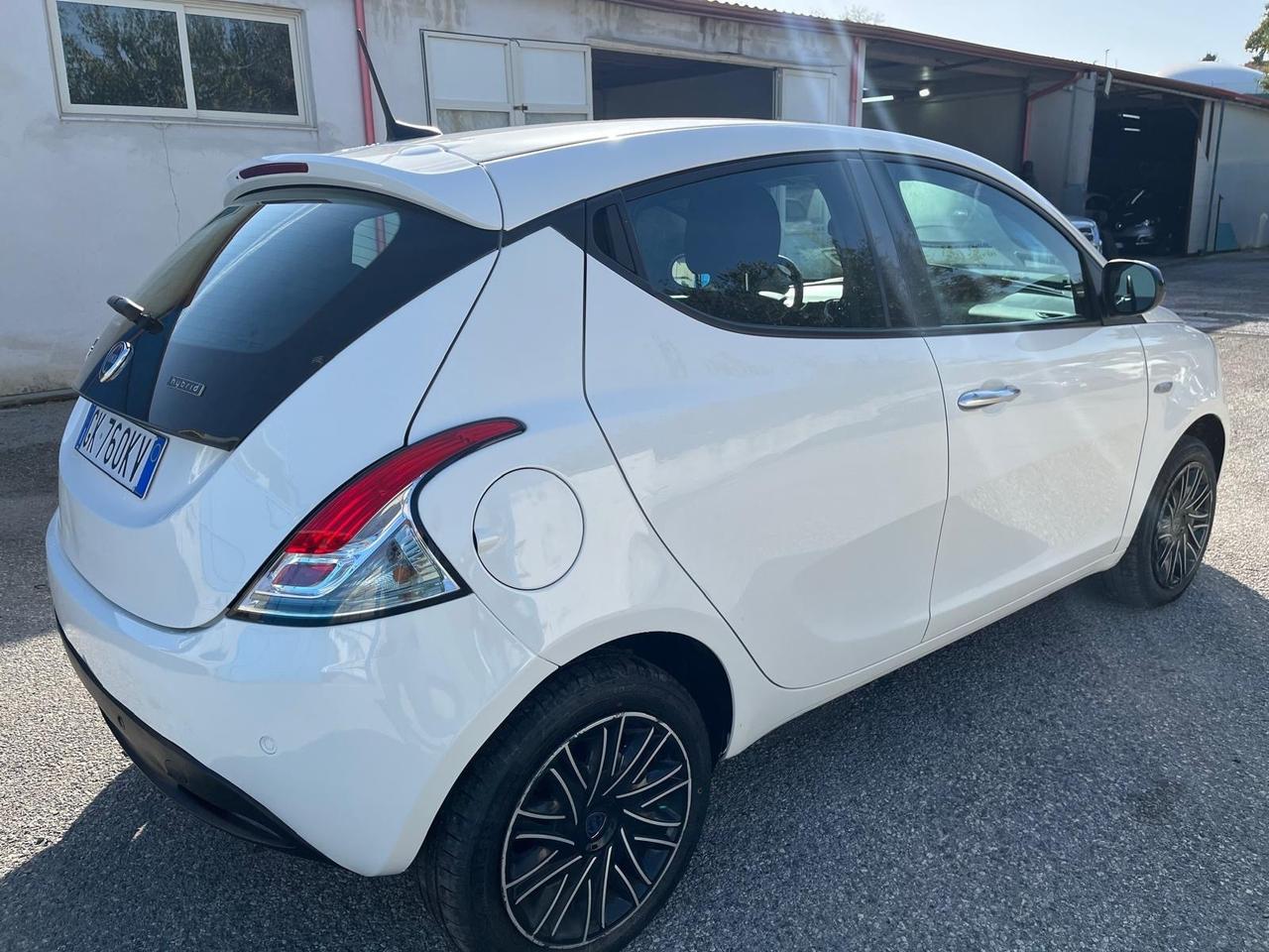 Lancia y 1.0 hybrid- 69 cv -km 69000-06/2022