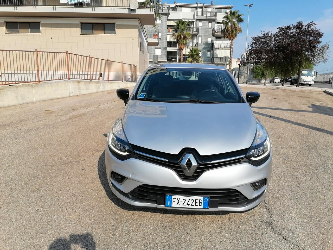 Renault Clio 1.5 dCi 75 CV 5 porte Moschino 2019 full