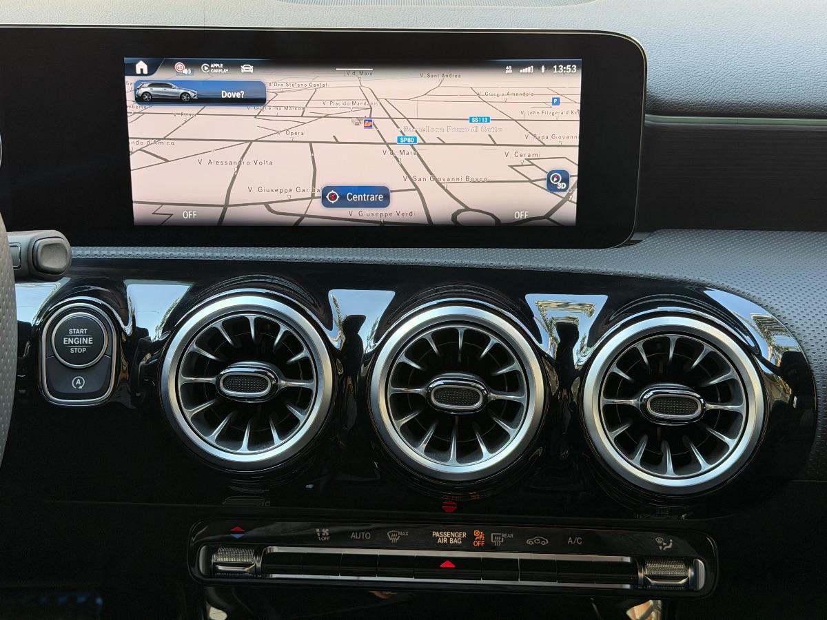 New Mercedes-Benz Classe A 180d Premium AMG Night Edition 116CV