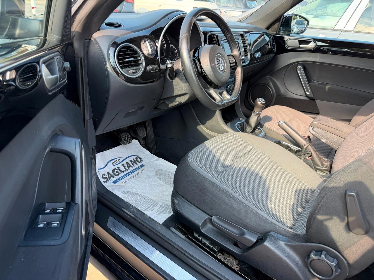 Volkswagen Maggiolino Cabrio 1.6 TDI Design