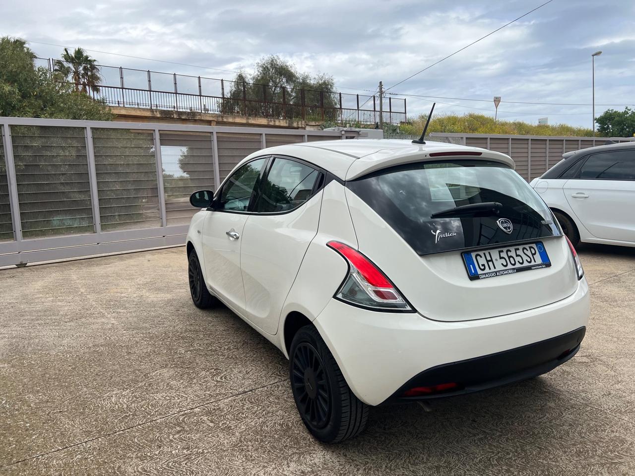 Lancia Ypsilon 1.0 Hybrid Gold | 2022