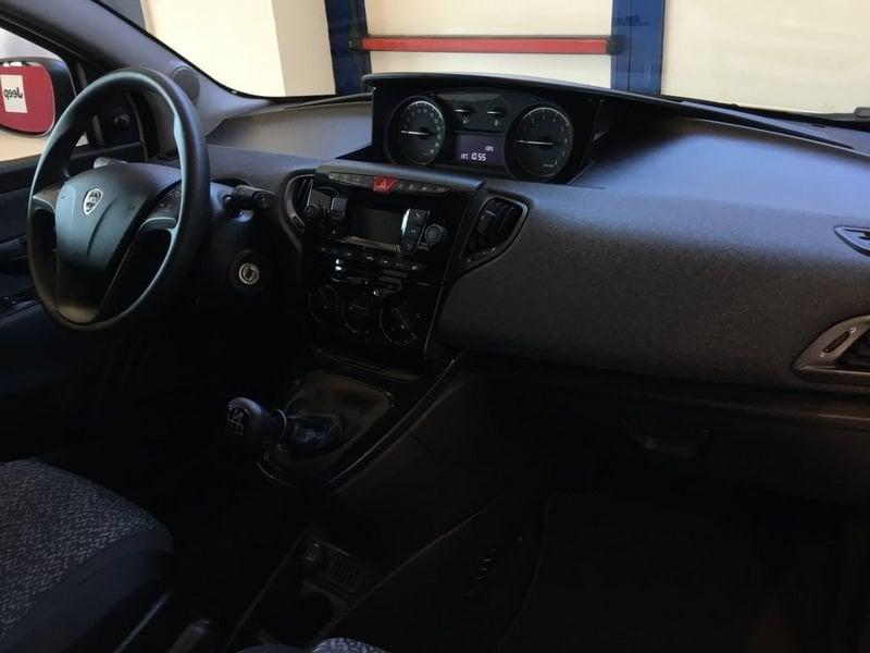 Lancia Ypsilon Ypsilon 1.0 FireFly 5 porte S&S Hybrid Ecochic Silver