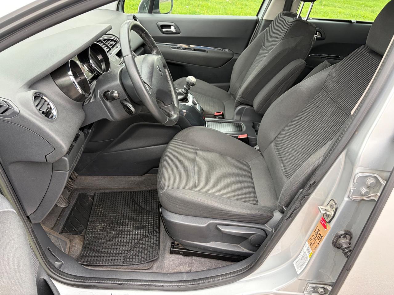 Peugeot 5008 1.6 HDi 115CV Allure