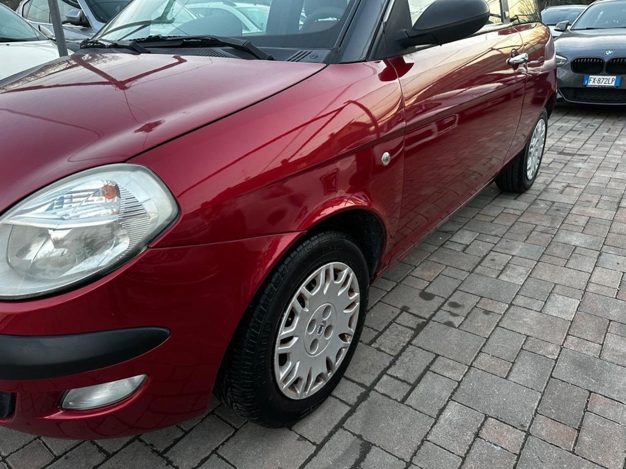 Lancia Ypsilon 1.2 16V Oro