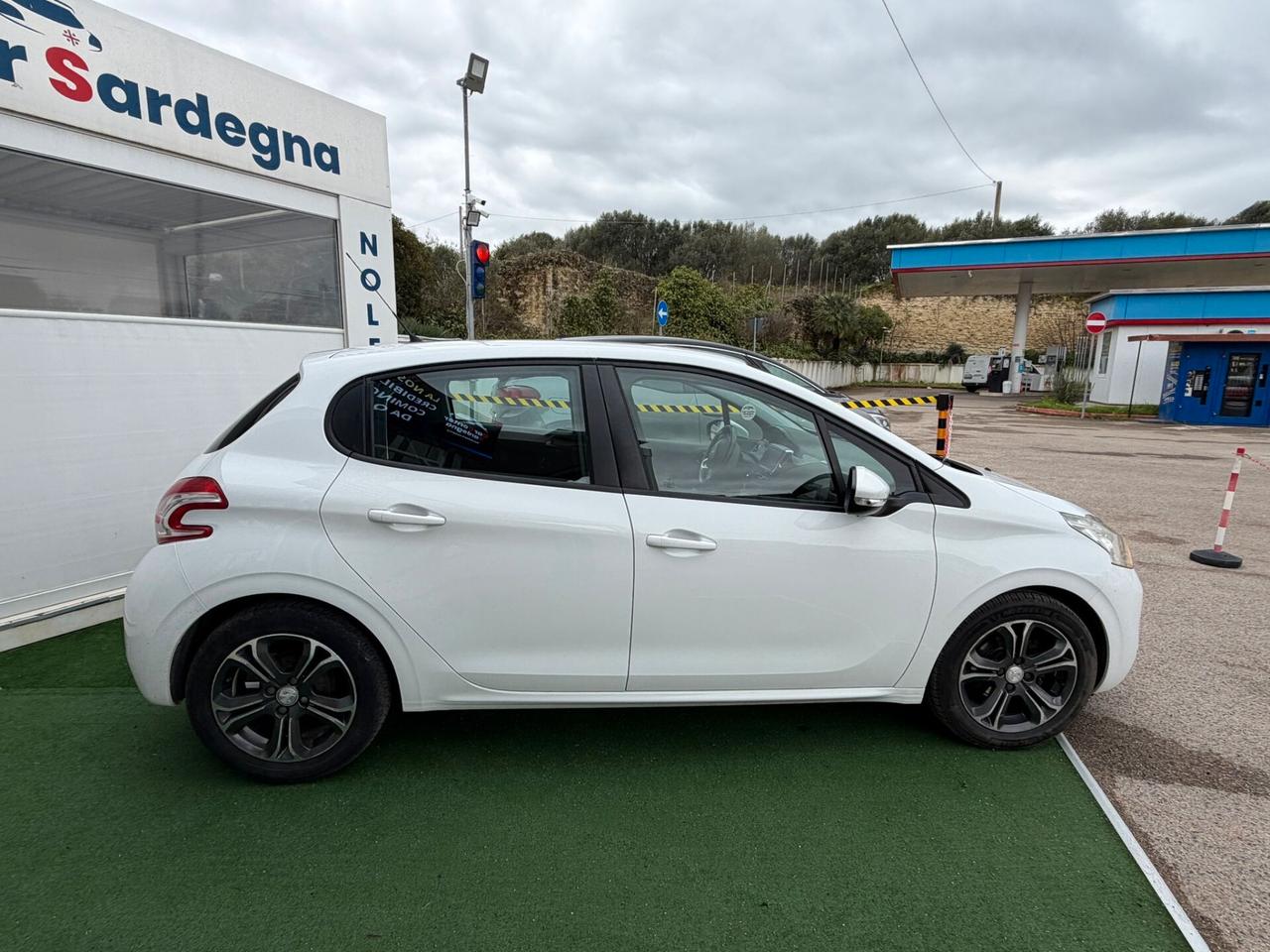 Peugeot 208 1.4 HDi 68 CV 5 porte Allure