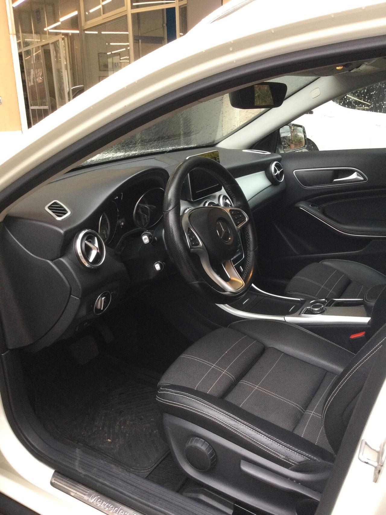 Mercedes-benz GLA 180 d Automatic Premium