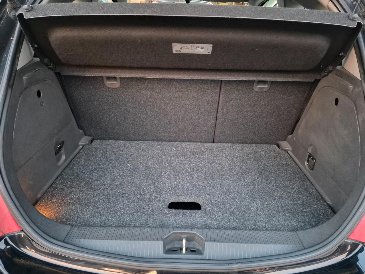 Opel Corsa 1.4 16V 3 porte Sport