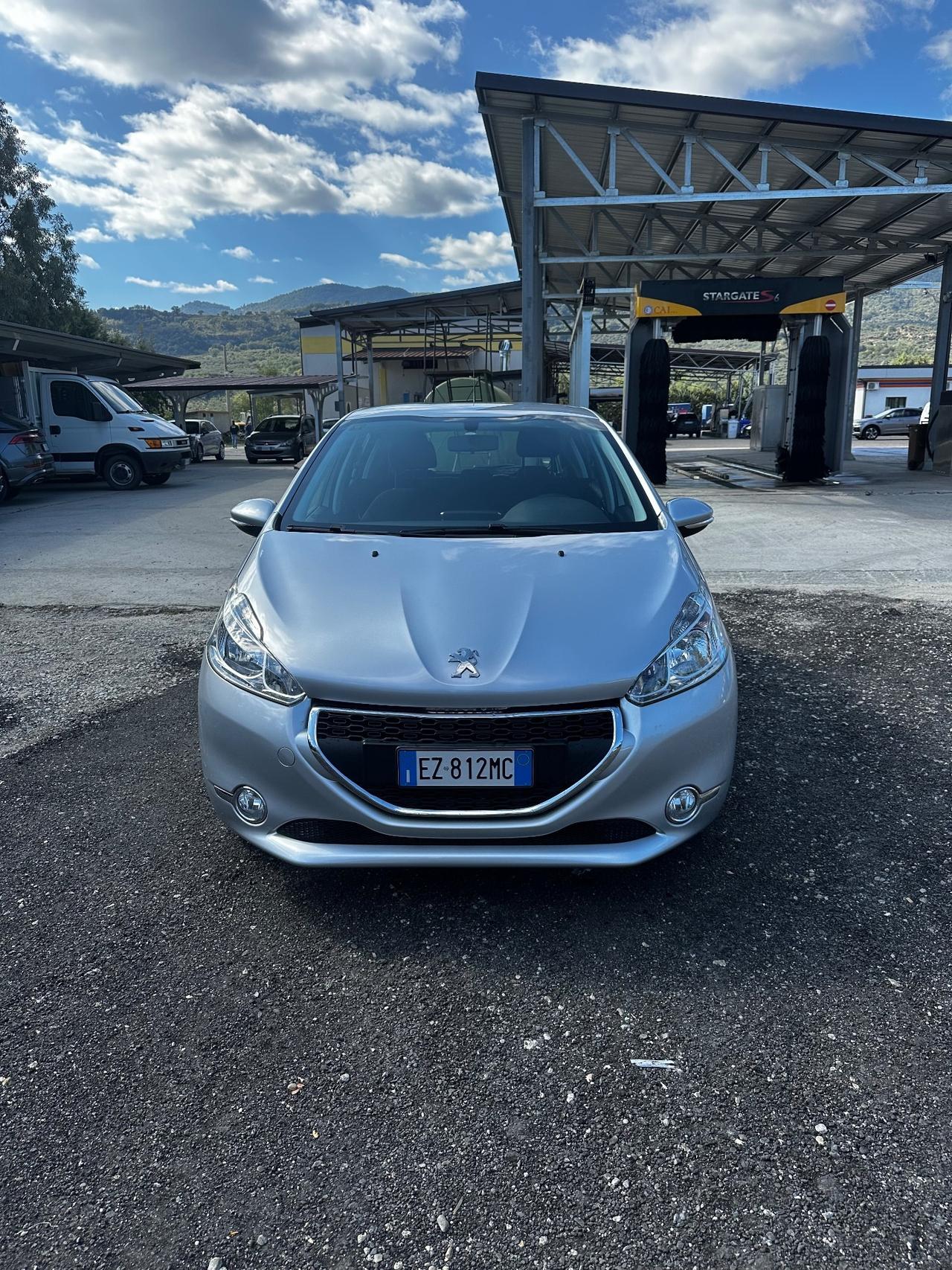 Peugeot 208 1.4 HDi 68 CV 5 porte Allure