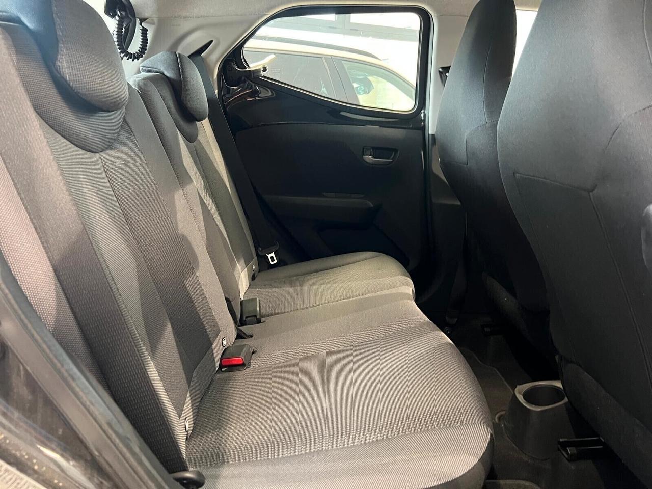 Toyota Aygo Connect 1.0 VVT-i 72 CV 5 porte x-play