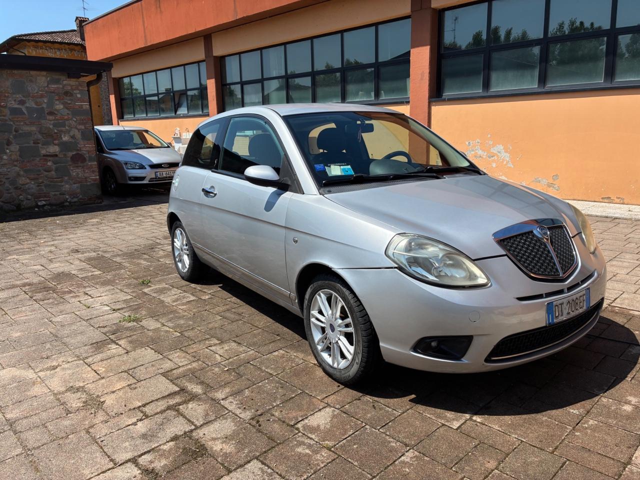 Lancia Ypsilon 1.3 MJT 75 CV Modamilano