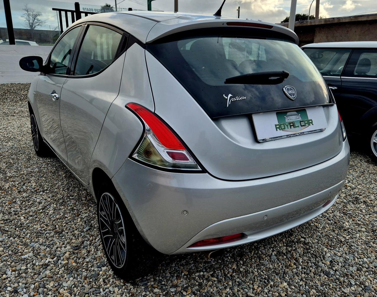 Lancia Ypsilon 1.2 69 CV 5 porte neopatentati