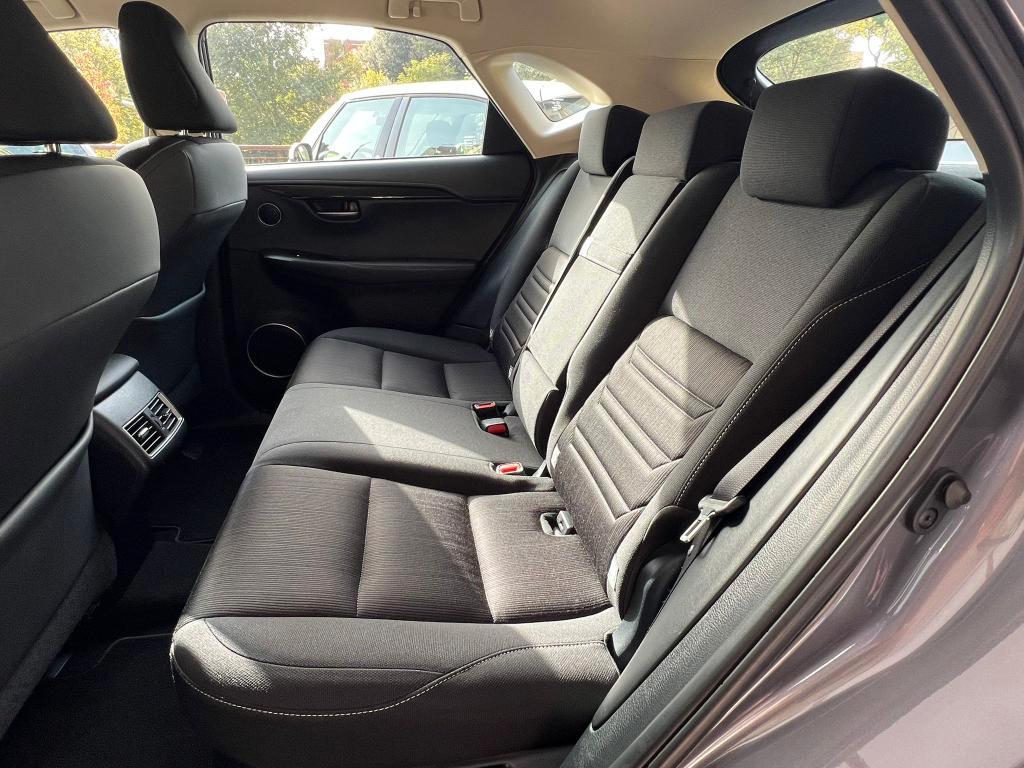 Lexus NX 300h 2.5 Business 4wd cvt