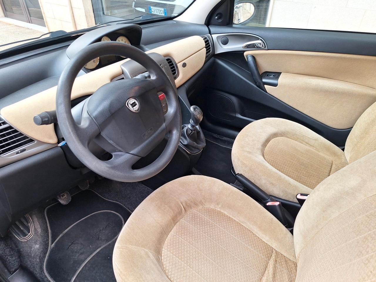 Lancia Ypsilon 1.2 16V Oro