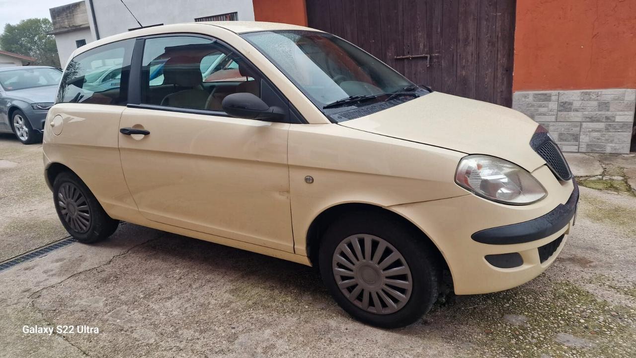 Lancia Ypsilon 1.2 benzina neopatentati