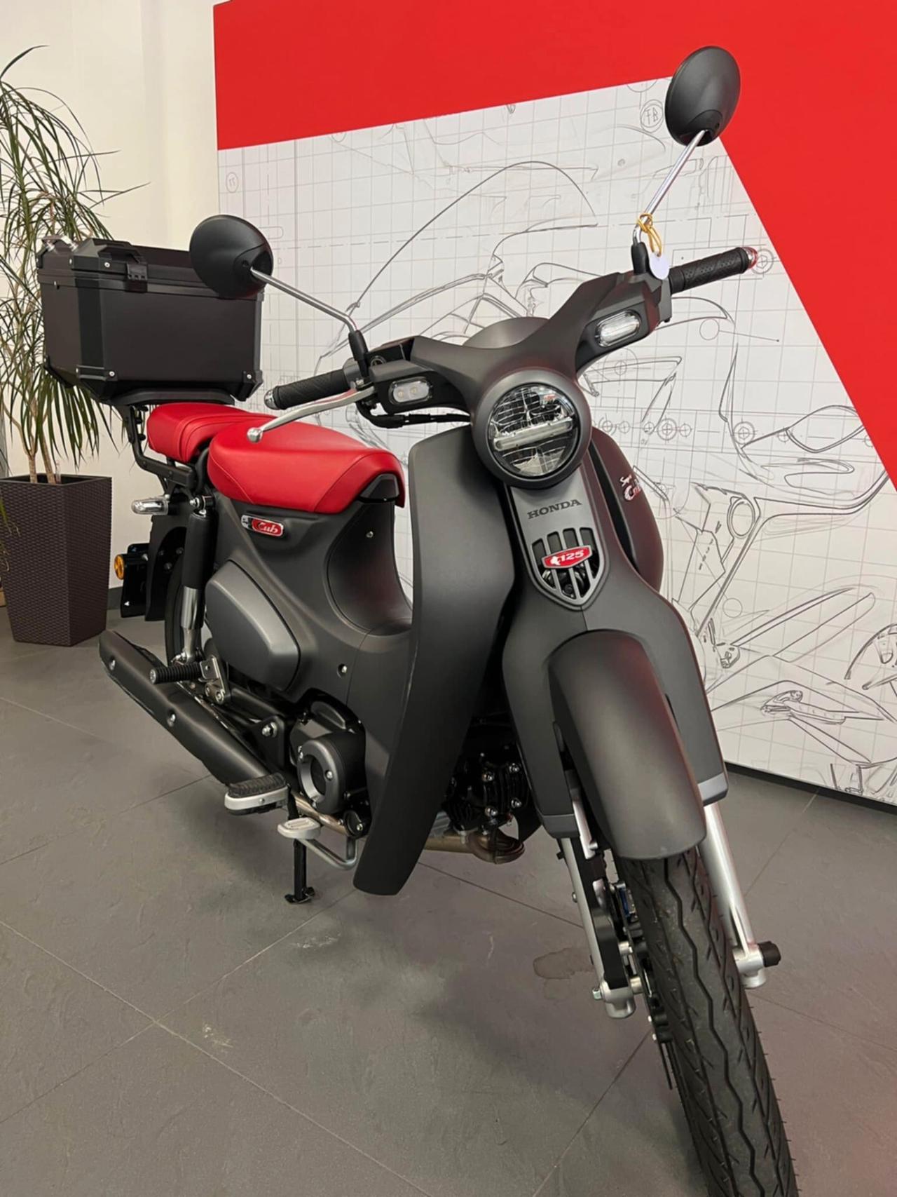 Honda Super Cub 125 - 2023 - 830 km