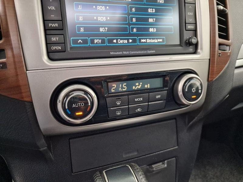 Mitsubishi Pajero Pajero 3.2 DI-D 16V 3p. Instyle AUTOCARRO N1 2 POSTI