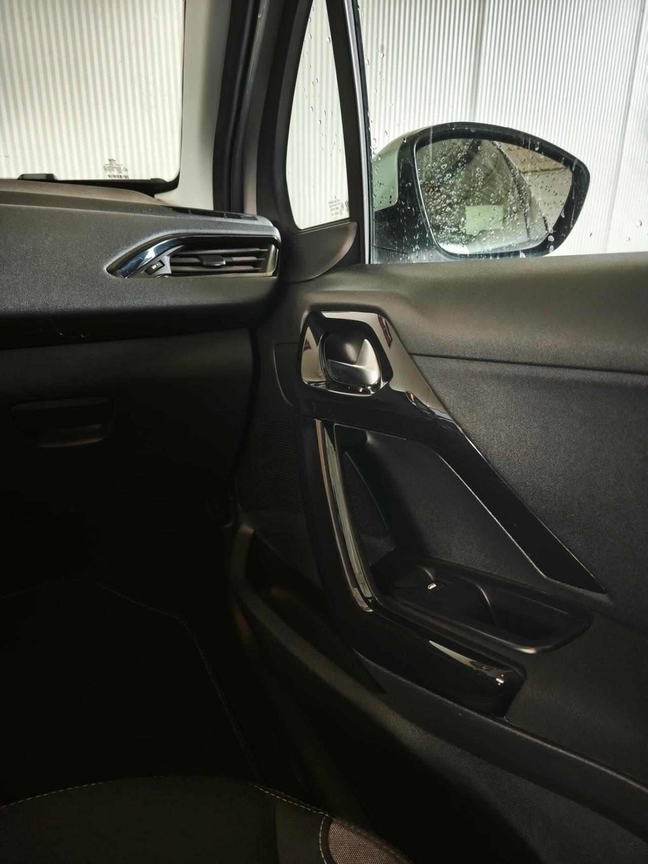 Peugeot 208 1.4 HDi 68 CV 3 porte Allure