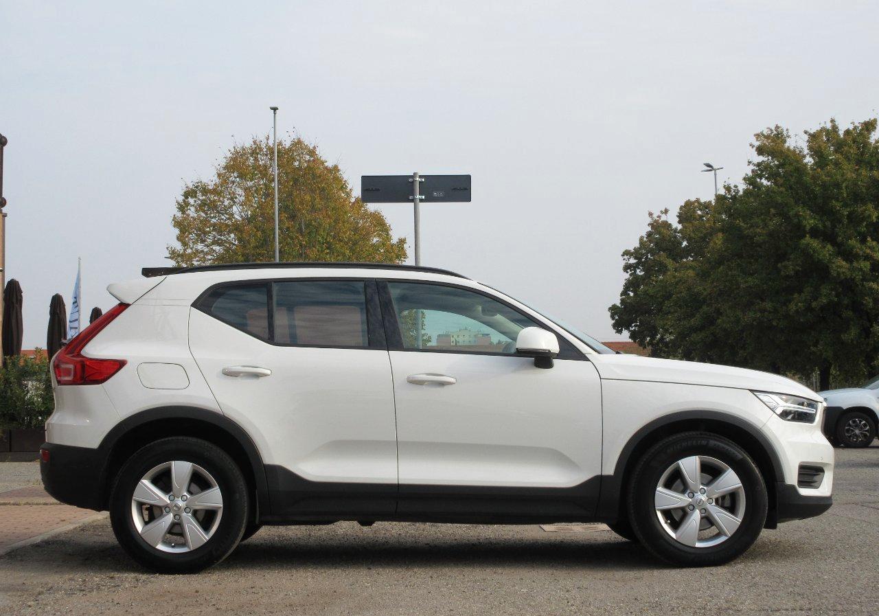 Volvo XC40 2.0 d3 Momentum Core auto