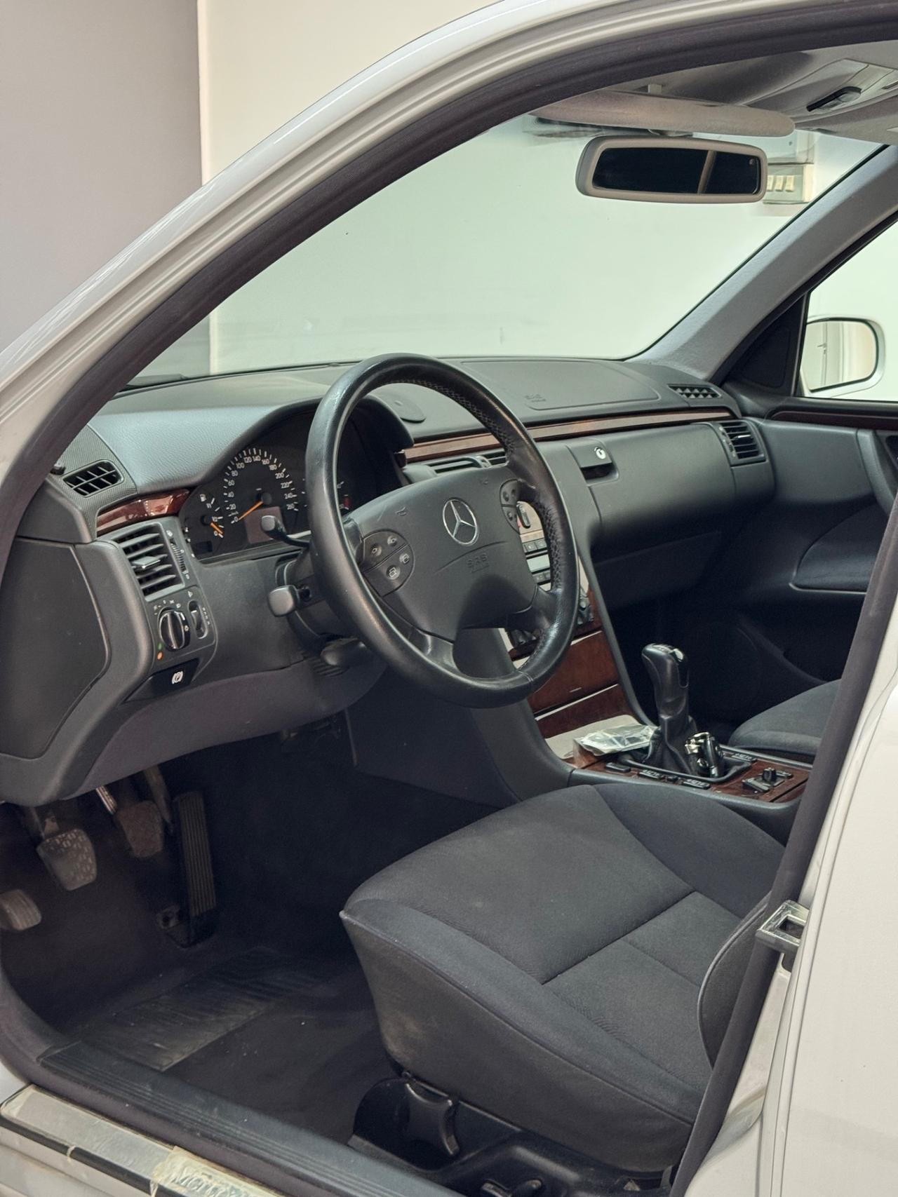 Mercedes-benz E 270 CDI cat Elegance