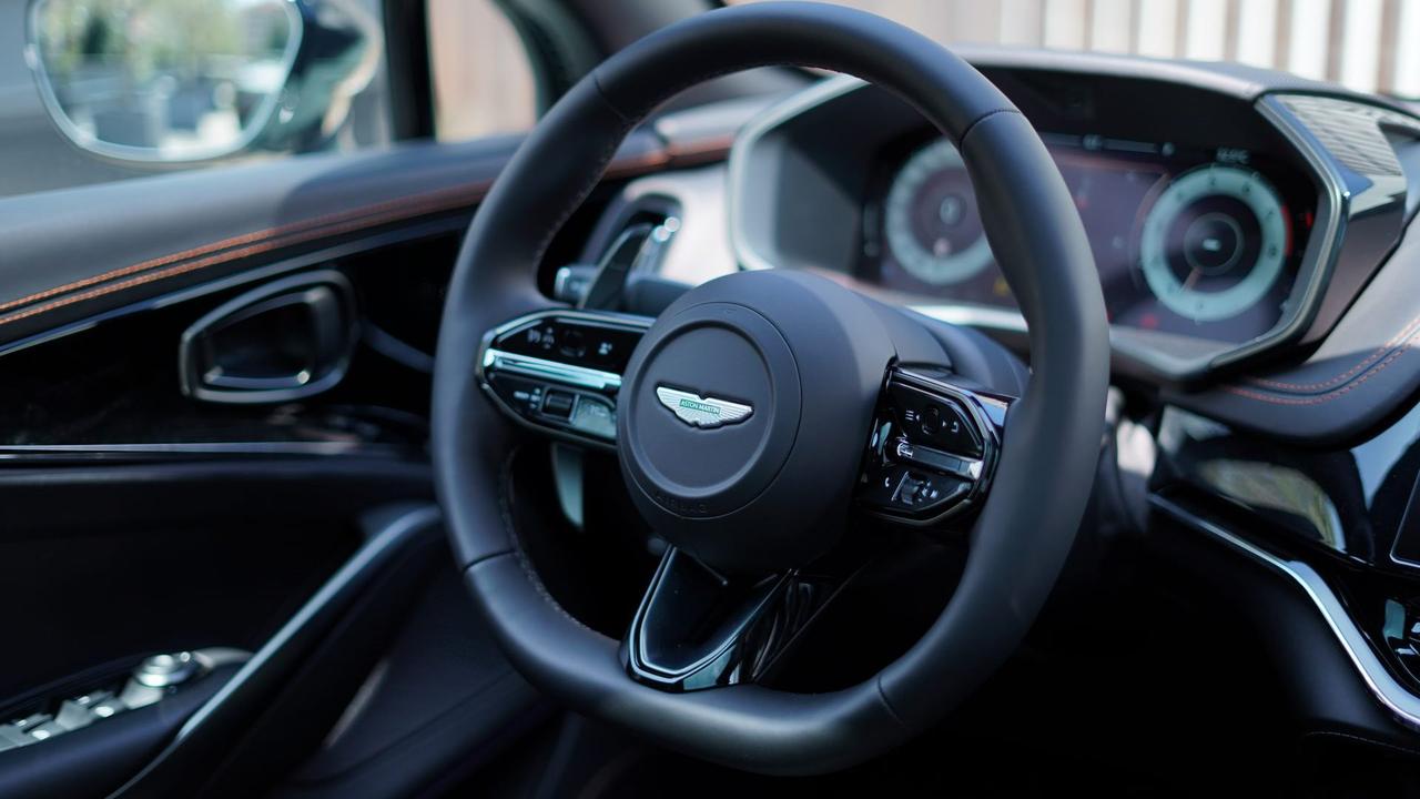 ASTON MARTIN DBX707 4.0