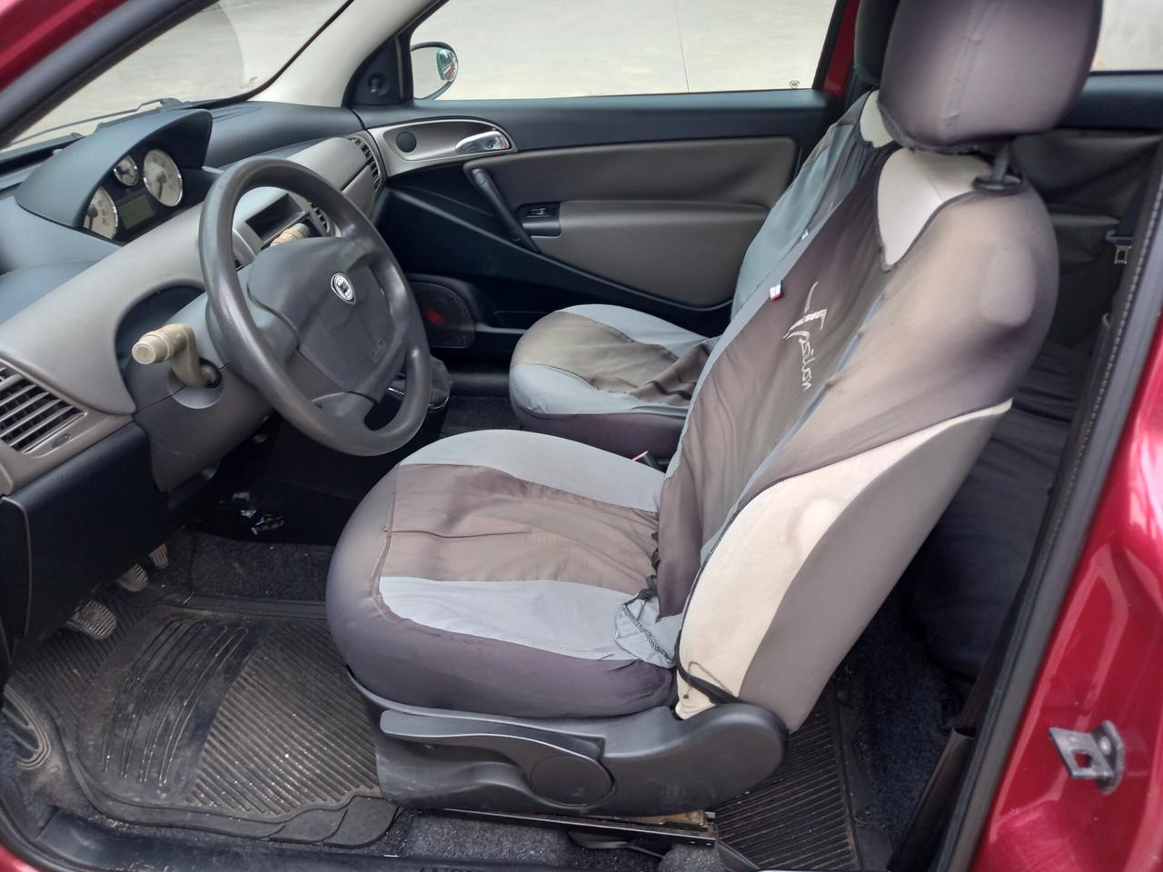Lancia Ypsilon 1.4 16V Argento