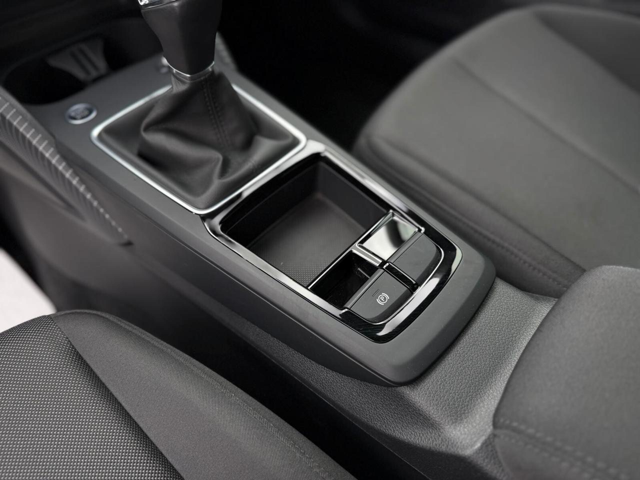 Audi Q2 30 TDI Identity Black