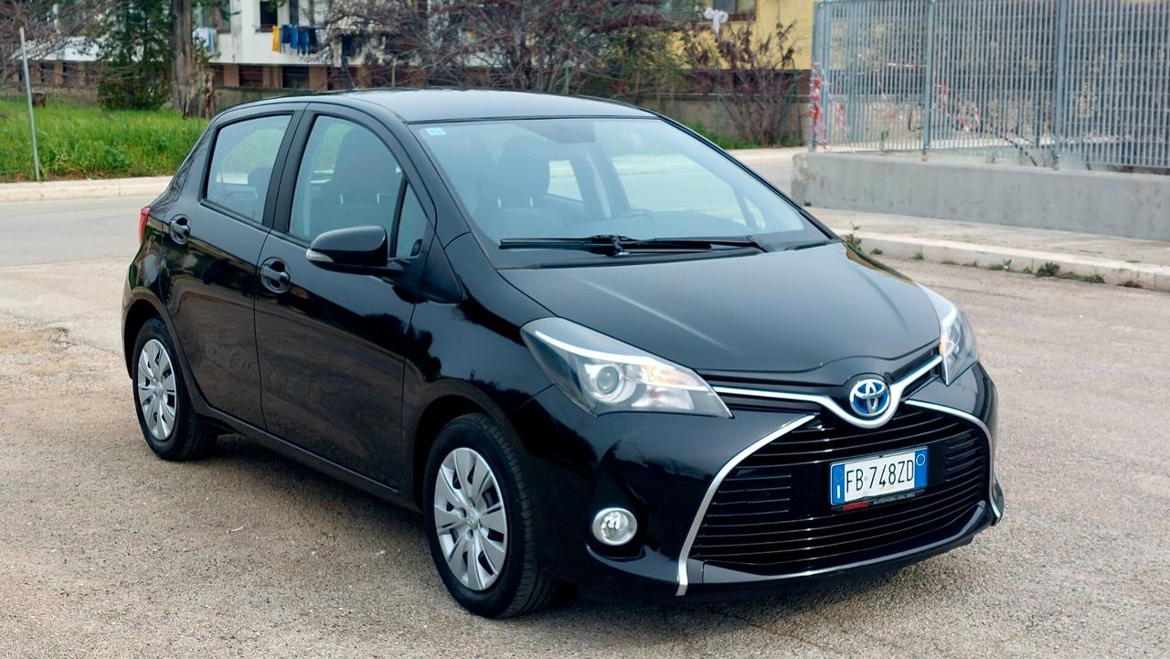 Toyota Yaris 1.5 Hybrid uni pro navi