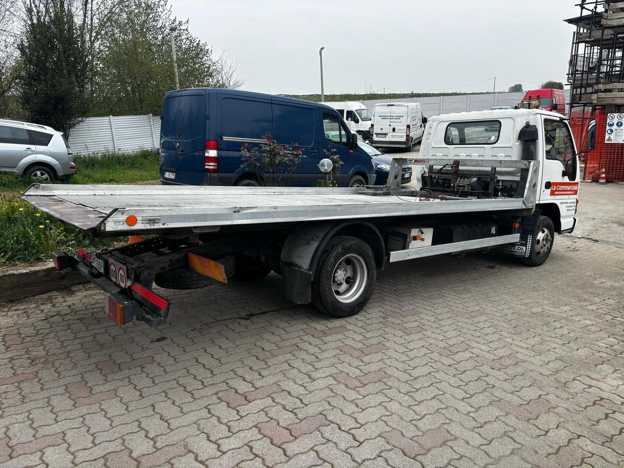 Isuzu NPR Isuzu Carro attrezzi port. utile KG2590