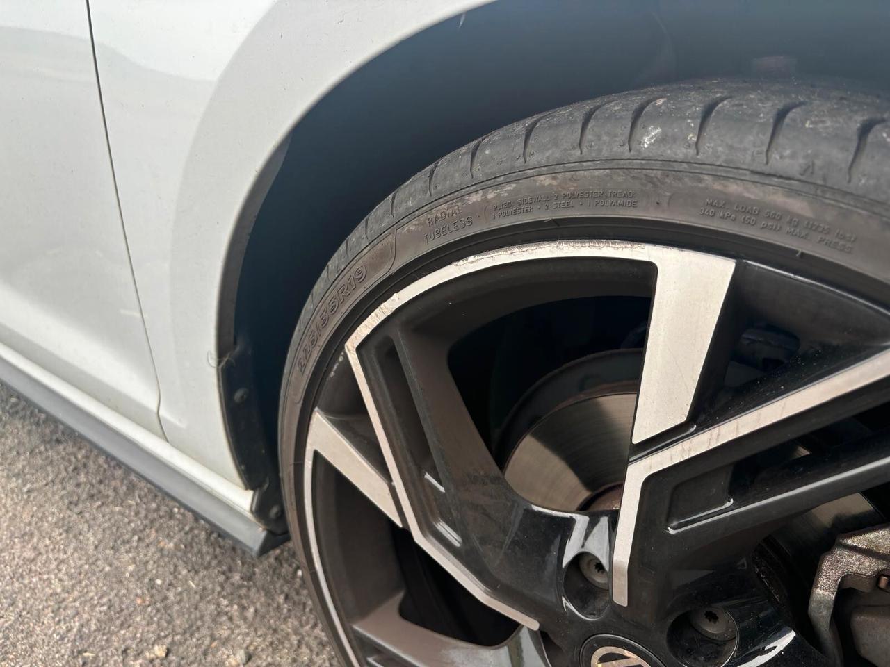 Volkswagen Golf 1.5 TSI 5p. R-line
