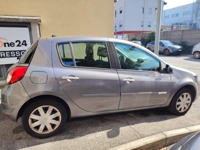 RENAULT Clio 1.2 16V 5 porte Luxe NEOPATENTATI