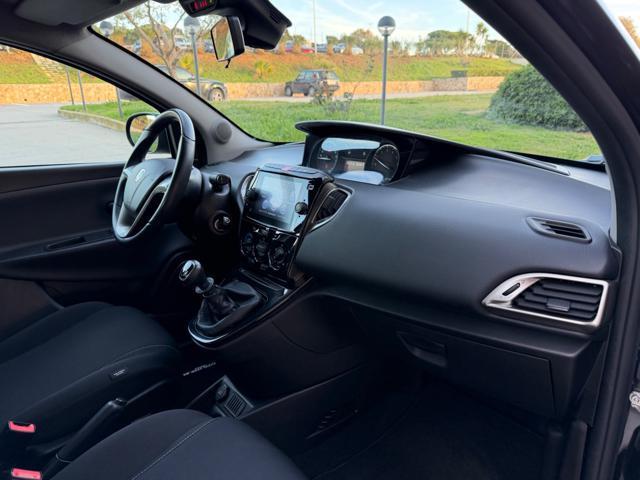 LANCIA Ypsilon HYBRID GOLD+NAVI+SENSORI PARK+5 POSTI