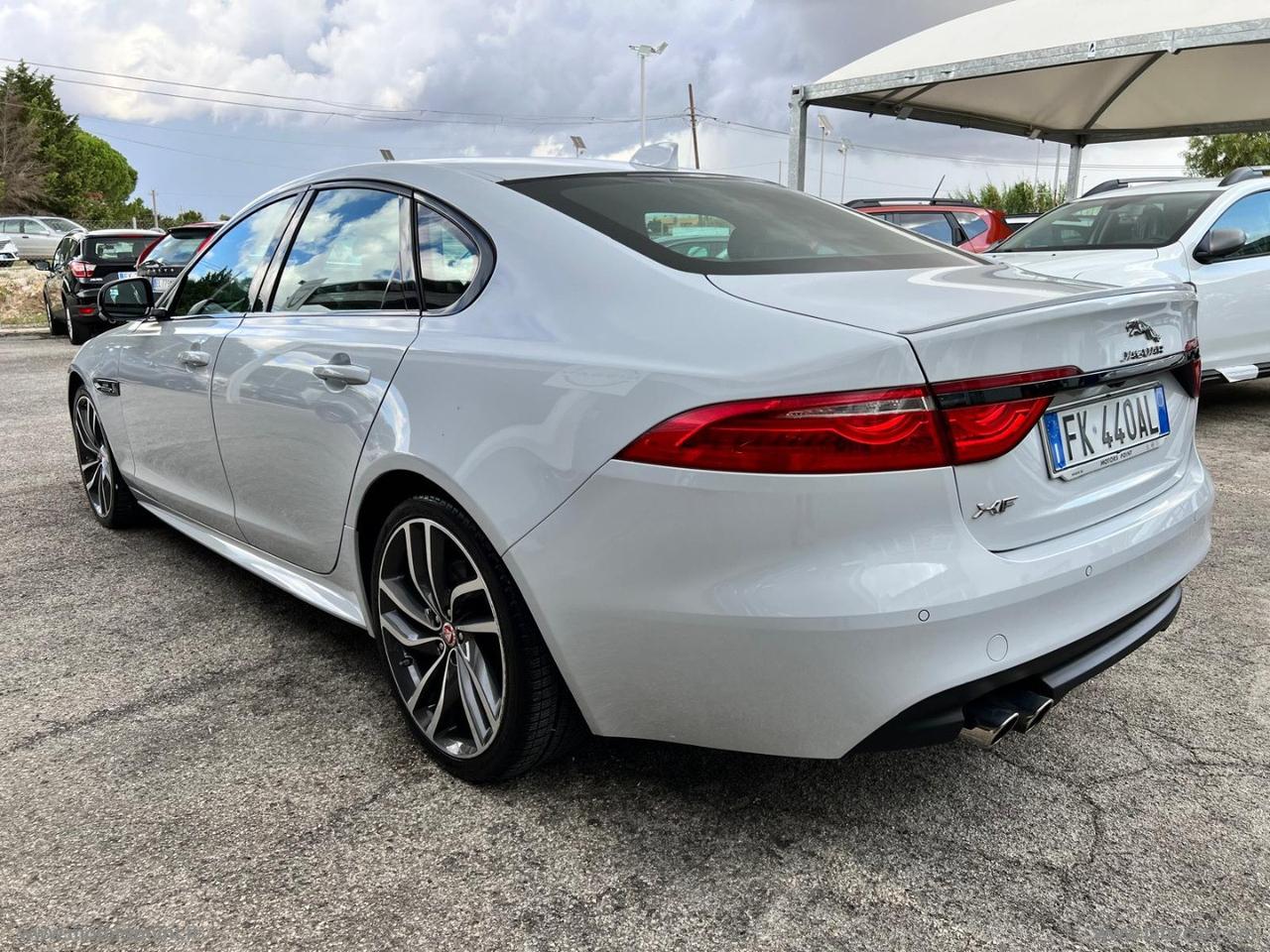 JAGUAR XF 2.0 D 180 CV aut. R-Sport