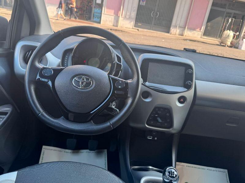 Toyota Aygo 1.0 VVT-i 69 CV 5 porte x-black