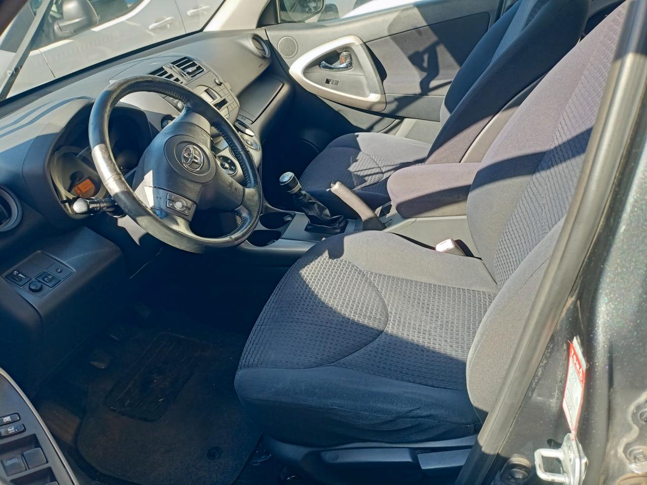 Toyota RAV 4 RAV4 2.2 D-4D 136 CV Luxury gancio traino