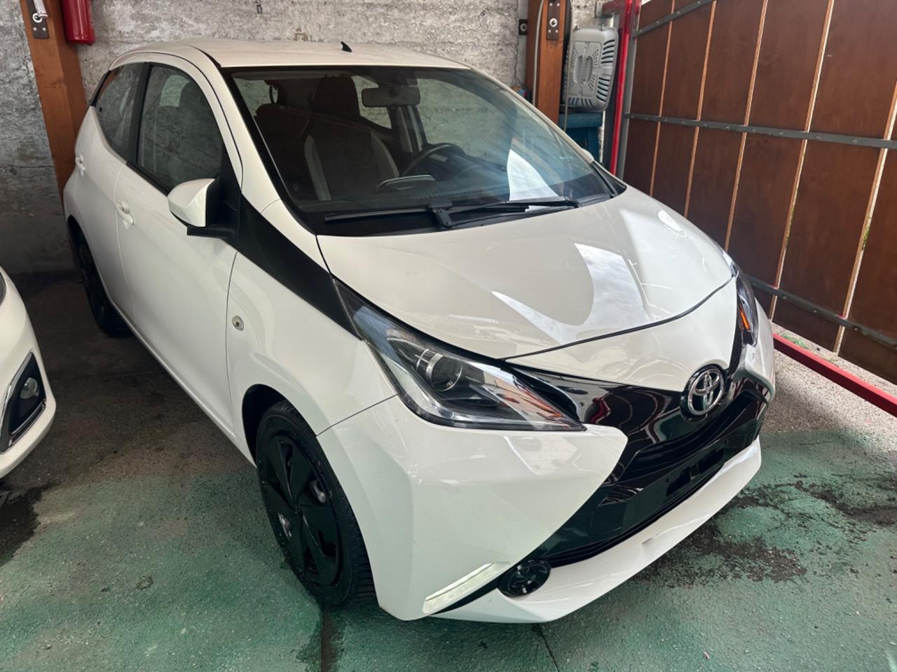 Toyota Aygo 1.0 VVT-i 69 CV 5 porte x-clusiv GARANZIA